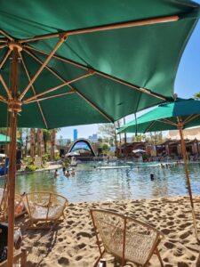 Alberca Virgin Hotels Las Vegas